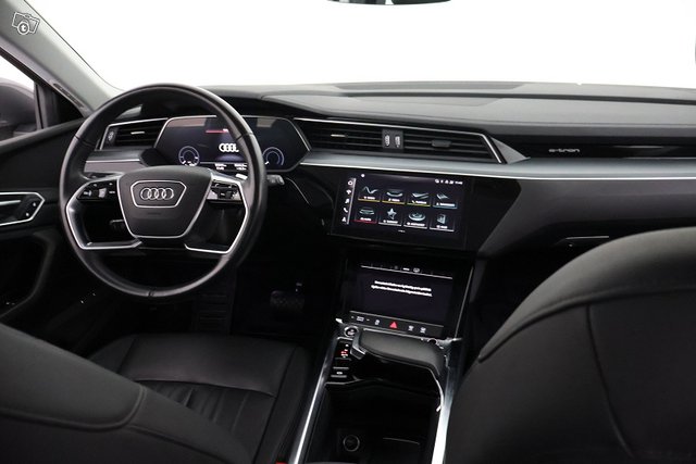 Audi E-tron 14