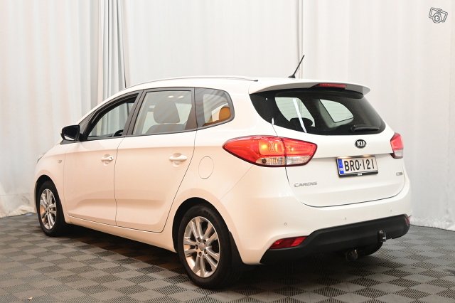 Kia Carens 5