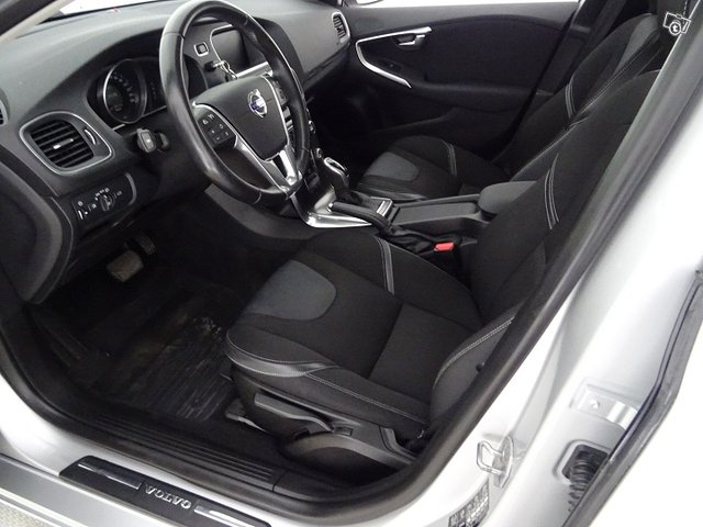 Volvo V40 15