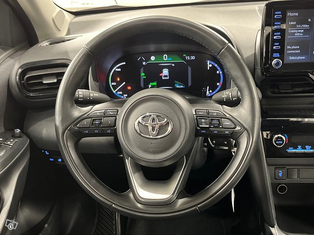 Toyota Yaris Cross 12