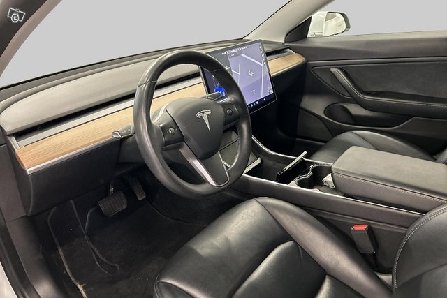 Tesla Model 3 11