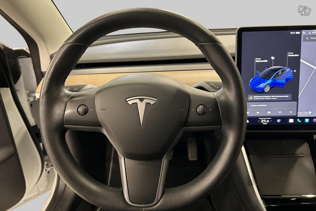 Tesla Model 3 17