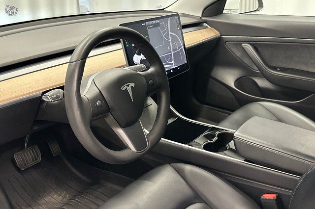 Tesla Model 3 6