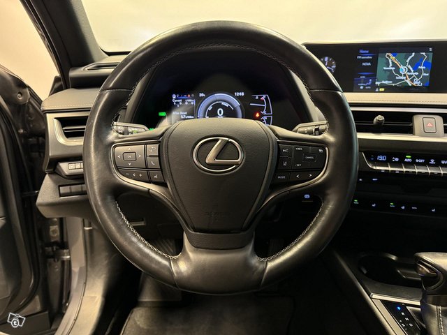 Lexus UX 3