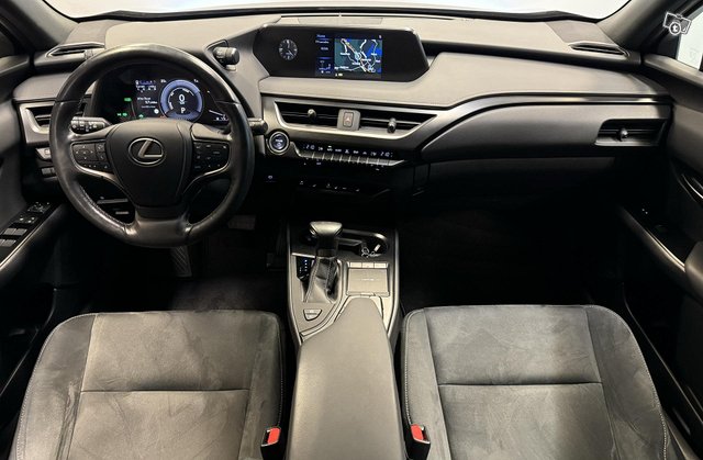 Lexus UX 18