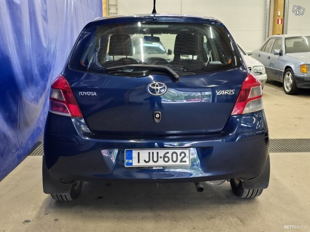 Toyota Yaris 8