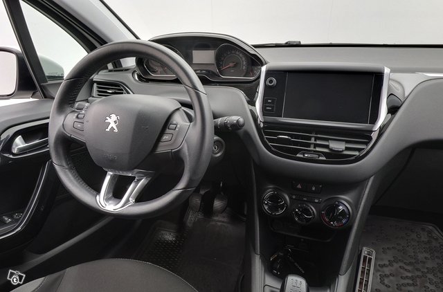 Peugeot 208 9