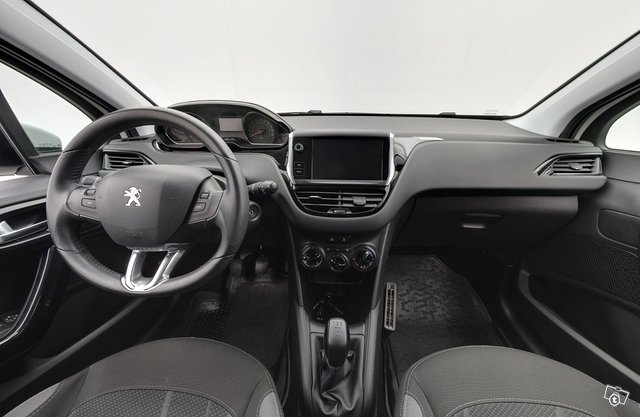 Peugeot 208 11