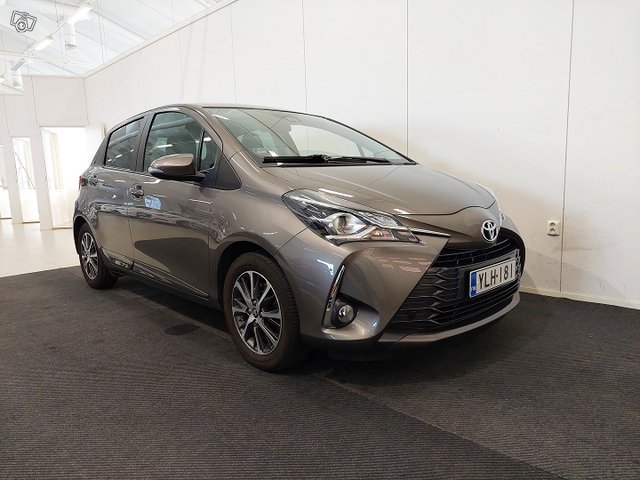 Toyota Yaris 6