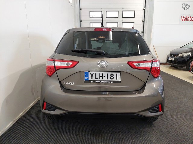 Toyota Yaris 10