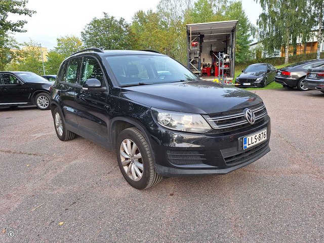 Volkswagen Tiguan 1