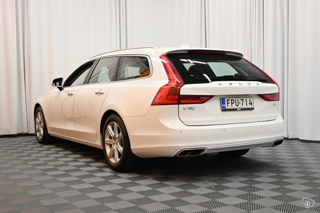 Volvo V90 4