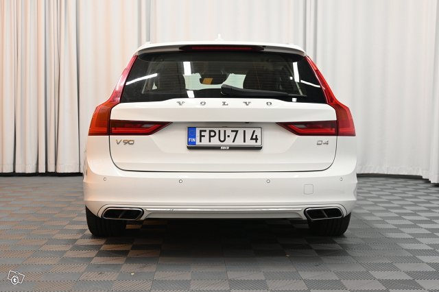 Volvo V90 6