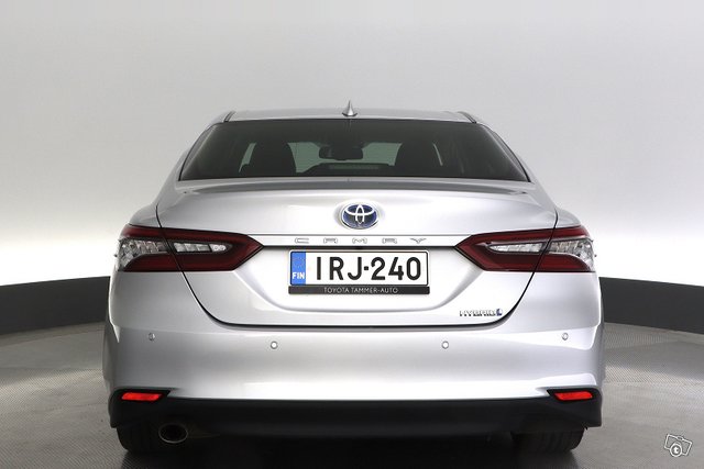 Toyota Camry 4