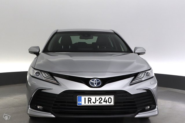 Toyota Camry 8