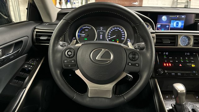 Lexus IS 11