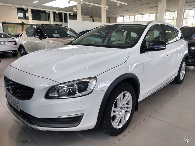 VOLVO V60 Cross Country