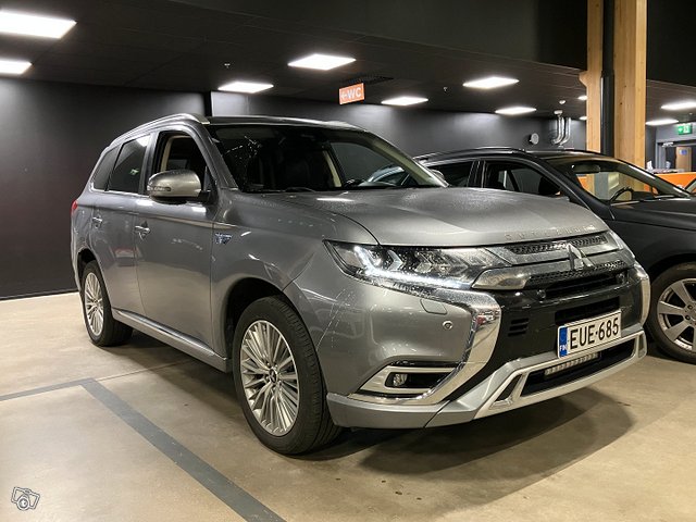 Mitsubishi Outlander PHEV 1