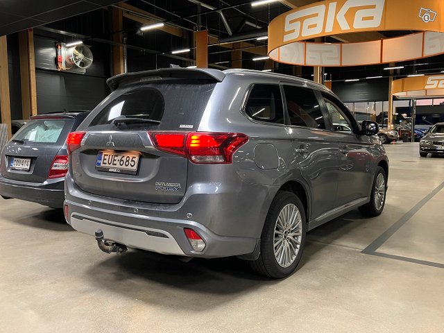 Mitsubishi Outlander PHEV 2