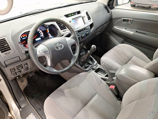 Toyota Hilux 9