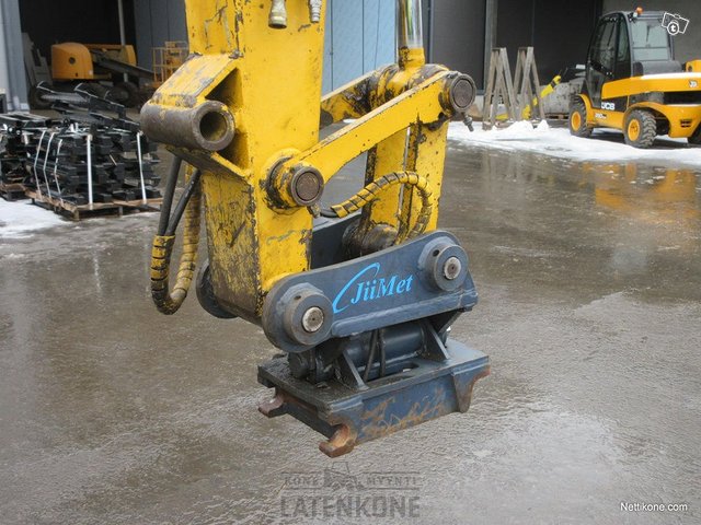 Komatsu PW130-6 Pyöräalustainen Kaivinkone 11