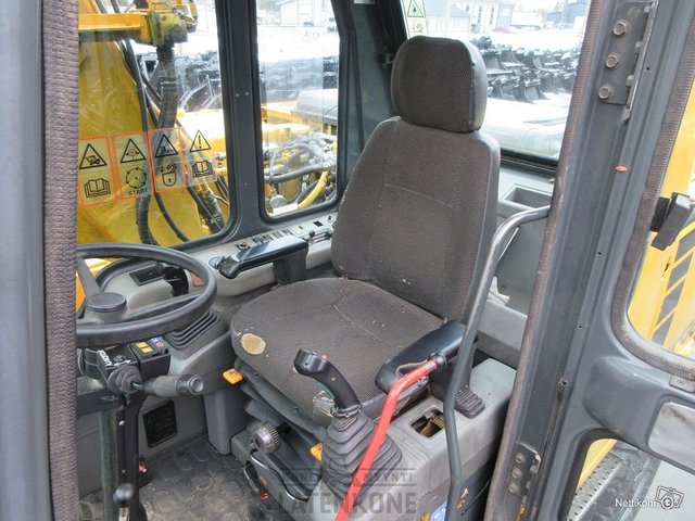 Komatsu PW130-6 Pyöräalustainen Kaivinkone 17