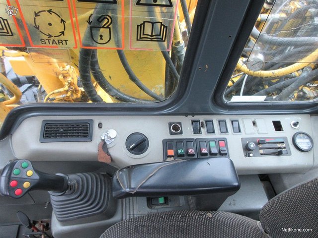 Komatsu PW130-6 Pyöräalustainen Kaivinkone 19