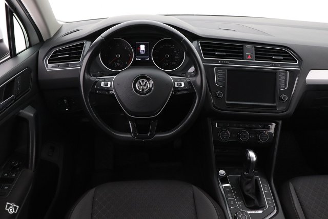 VOLKSWAGEN Tiguan 13