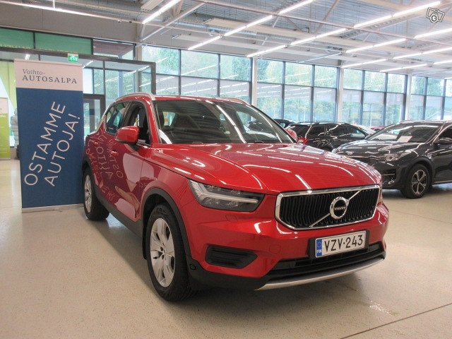 VOLVO XC40 5