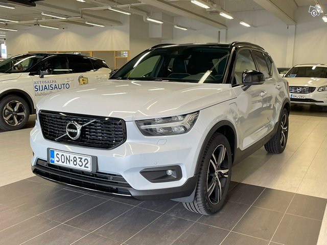 VOLVO XC40 1