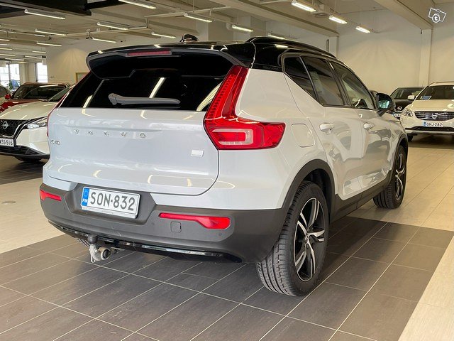 VOLVO XC40 2