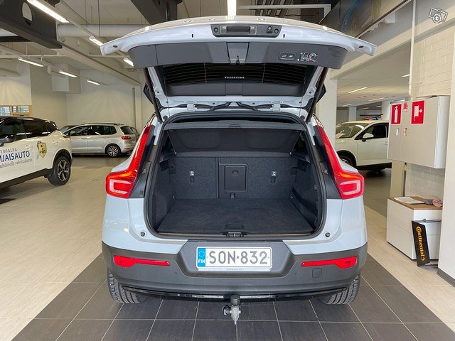 VOLVO XC40 12