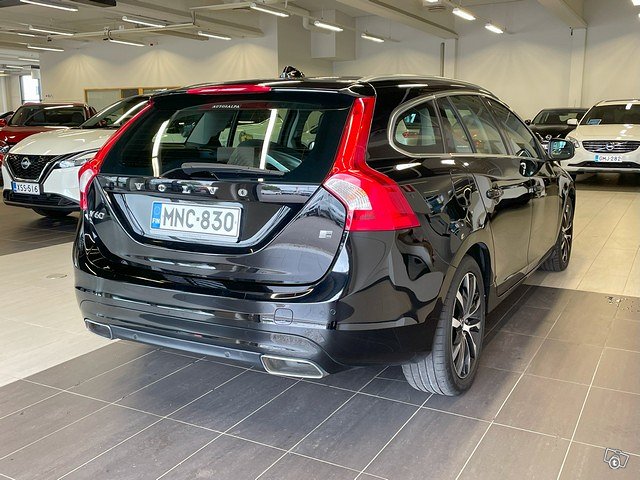 VOLVO V60 2