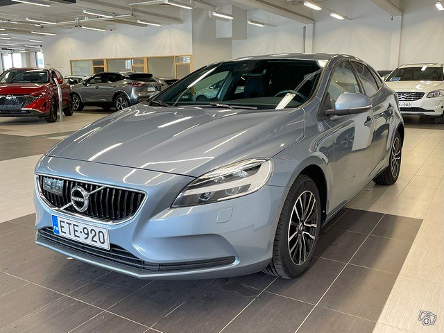 VOLVO V40 1