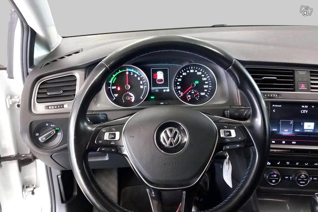 Volkswagen Golf 17