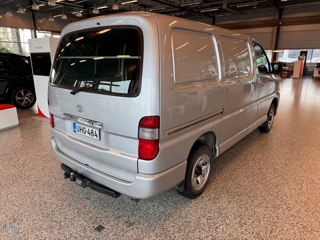 Toyota Hiace 2