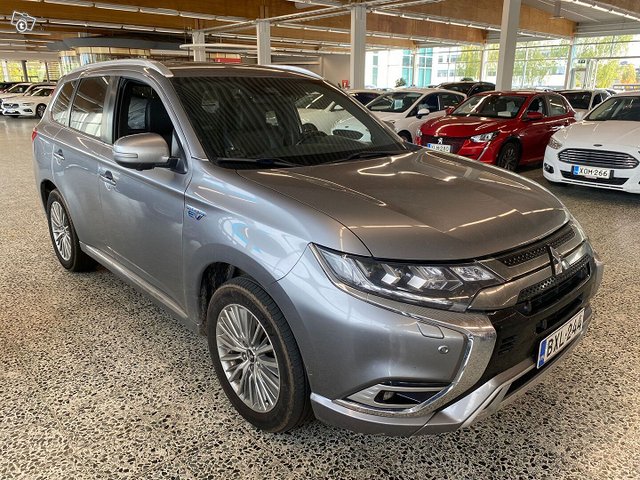 Mitsubishi Outlander PHEV 1