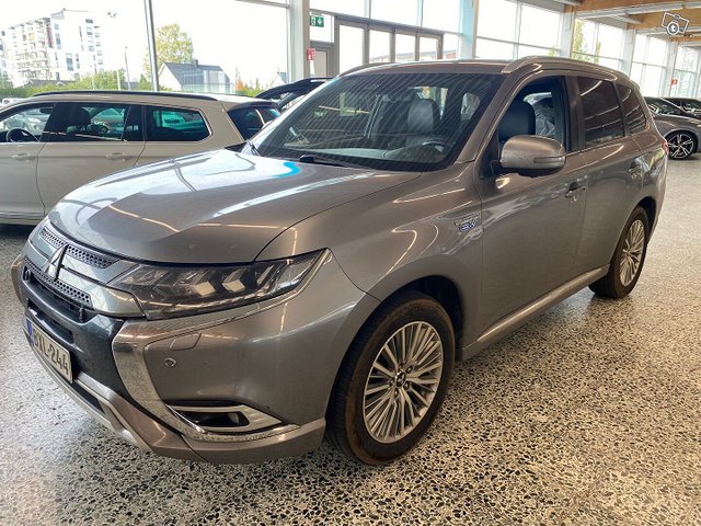 Mitsubishi Outlander PHEV 3