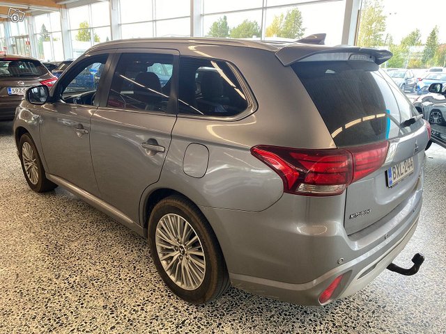 Mitsubishi Outlander PHEV 5