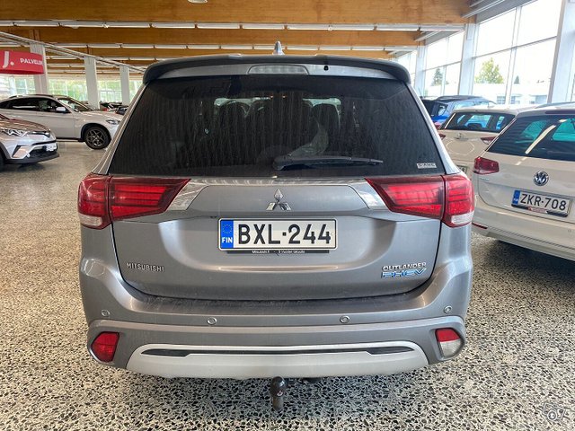 Mitsubishi Outlander PHEV 6