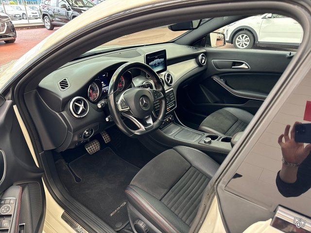 Mercedes-Benz CLA 10