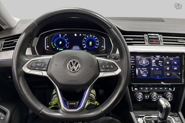 VOLKSWAGEN PASSAT 19