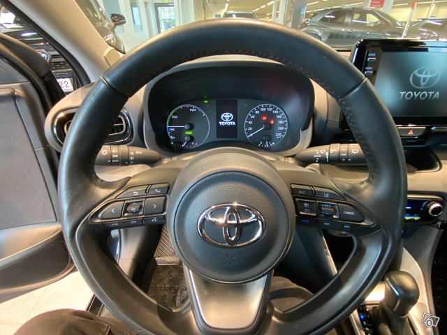 TOYOTA YARIS 14