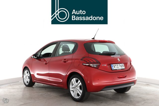 PEUGEOT 208 4