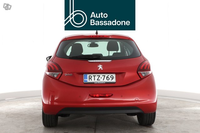 PEUGEOT 208 5