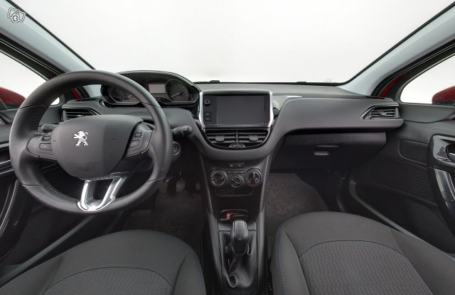 PEUGEOT 208 10