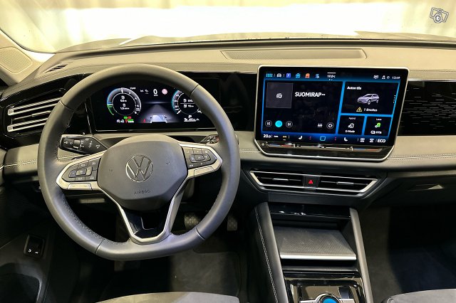 VOLKSWAGEN Tiguan 9