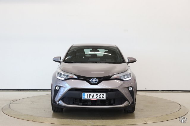 TOYOTA C-HR 2