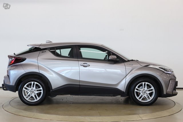 TOYOTA C-HR 4