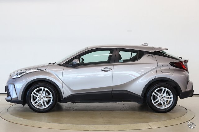 TOYOTA C-HR 8